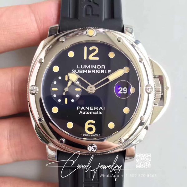 Replica Panerai Luminor Submersible Pam024 V2 Black Dial (1)