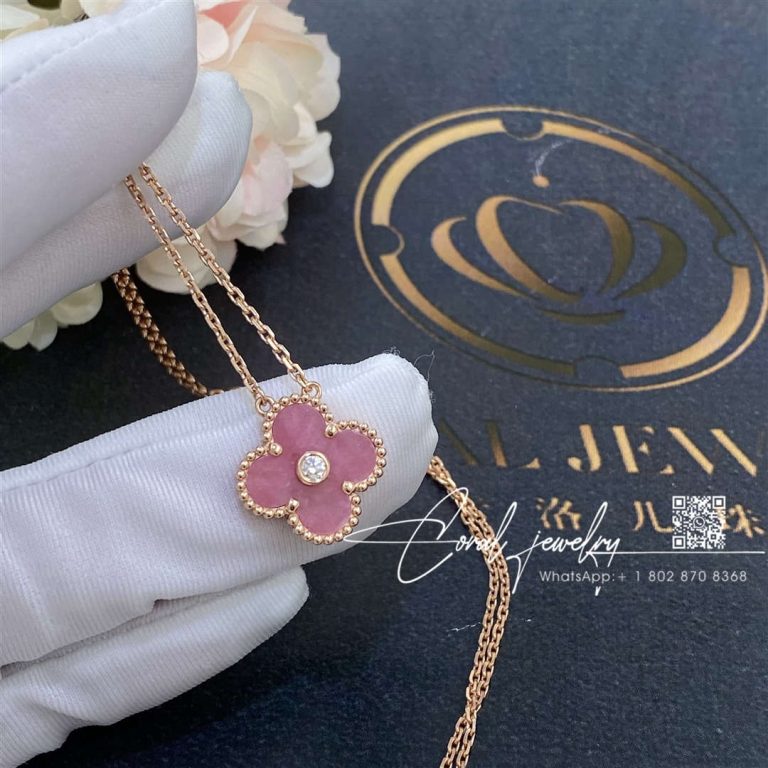 Van Cleef & Arpels Vintage Alhambra 2021 Holiday Pendant Rose Gold,rhodonite Vcarp7td00 (2)