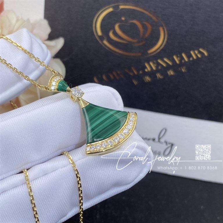 Bulgari Divas’ Dream Necklace Yellow Gold Malachite And Diamonds Ref. 358127 (2)