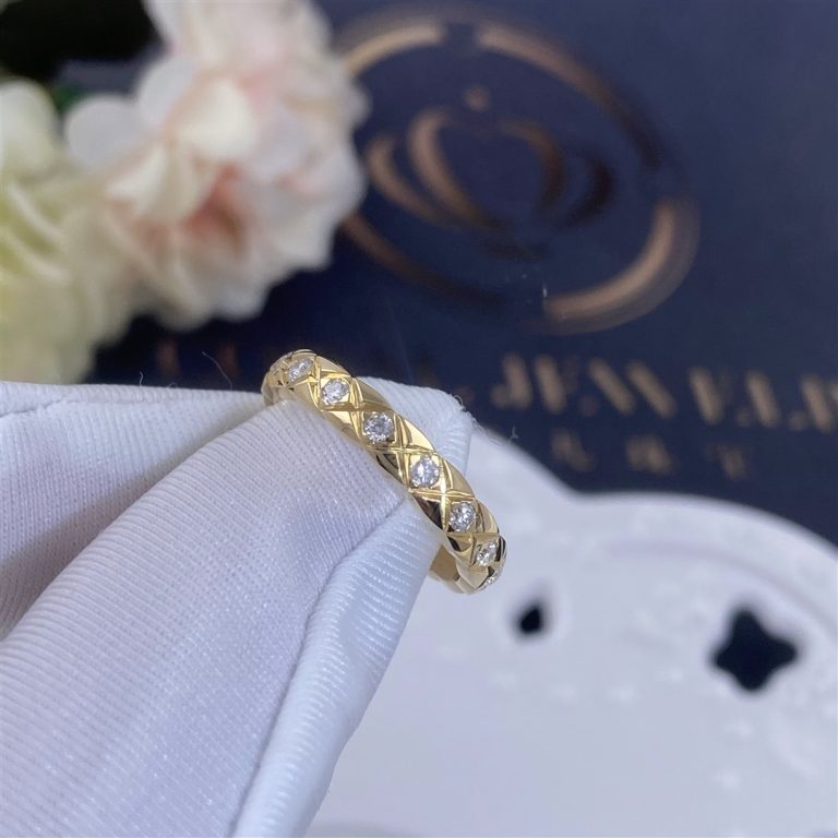 Chanel Coco Crush Ring Quilted Motif, Mini Version, 18k Yellow Gold, Diamonds J11786 (1)